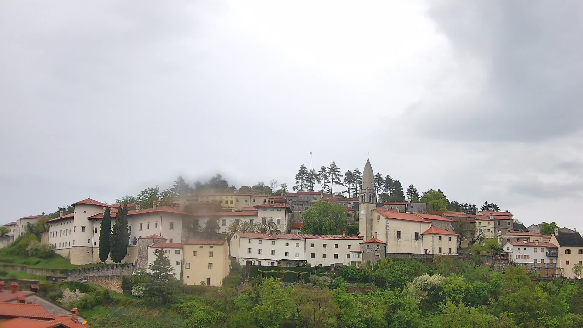 Štanjel v Živo: Odkrijte Srce Krasa