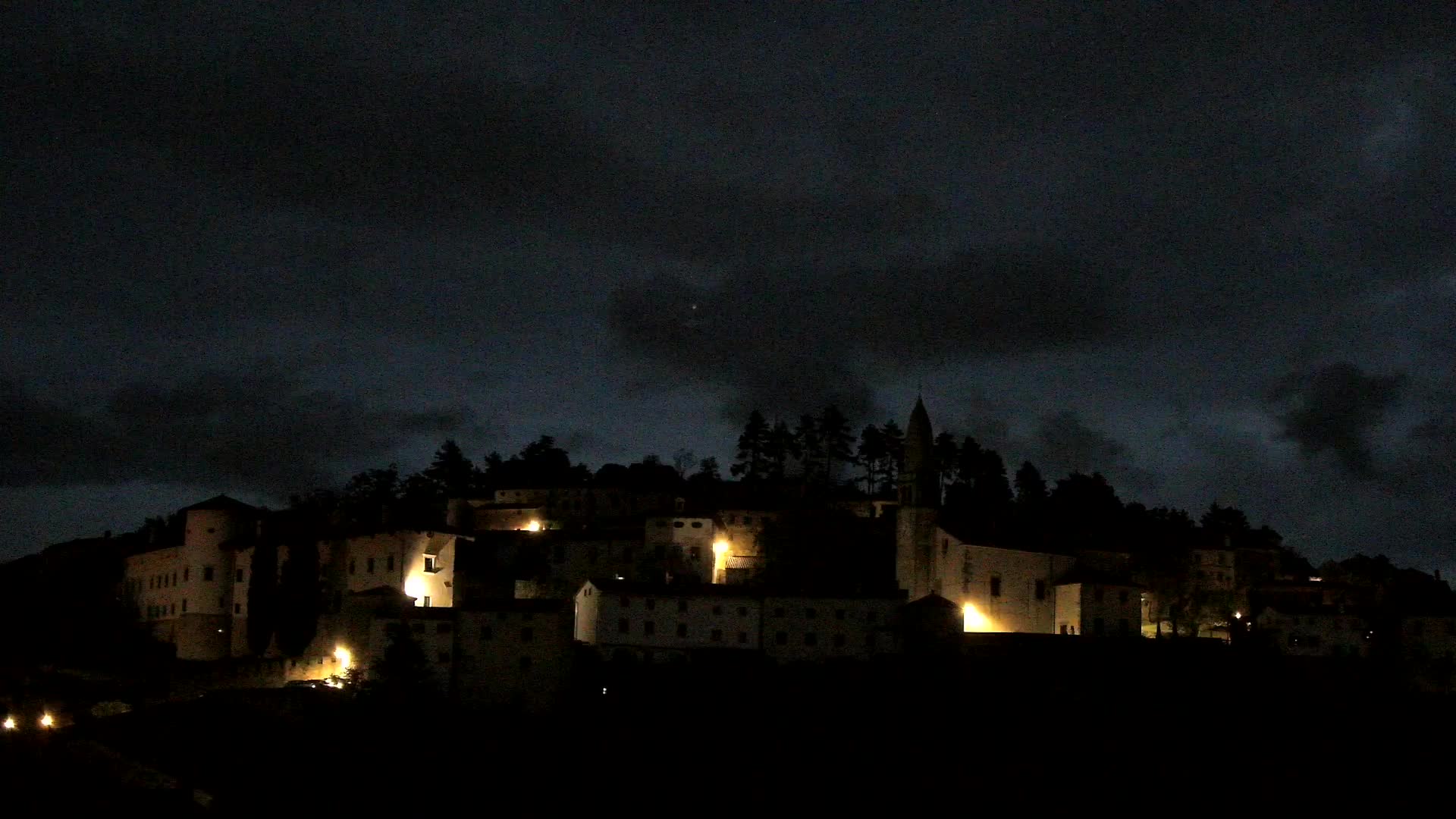 Štanjel v Živo: Odkrijte Srce Krasa