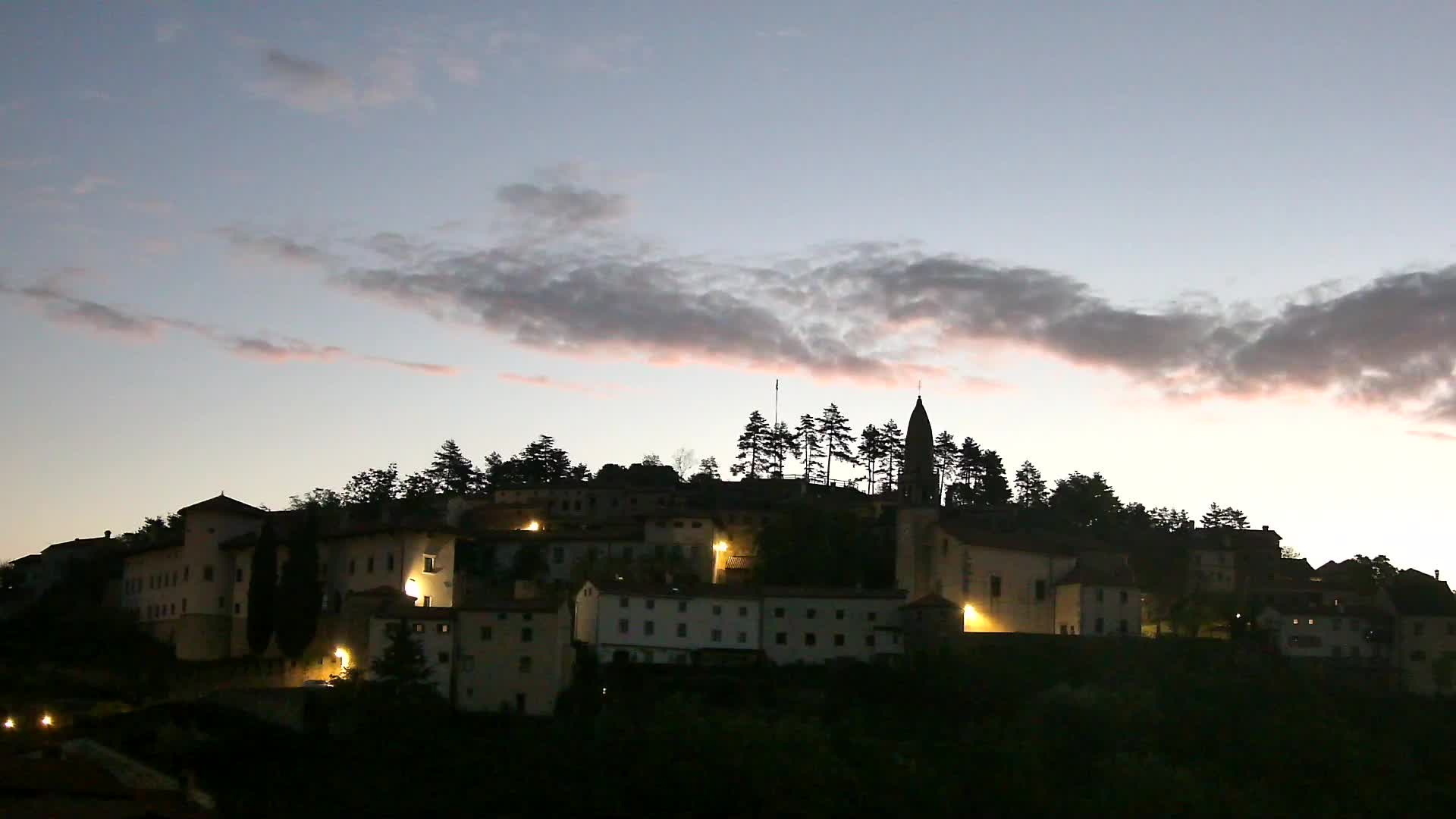 Štanjel v Živo: Odkrijte Srce Krasa