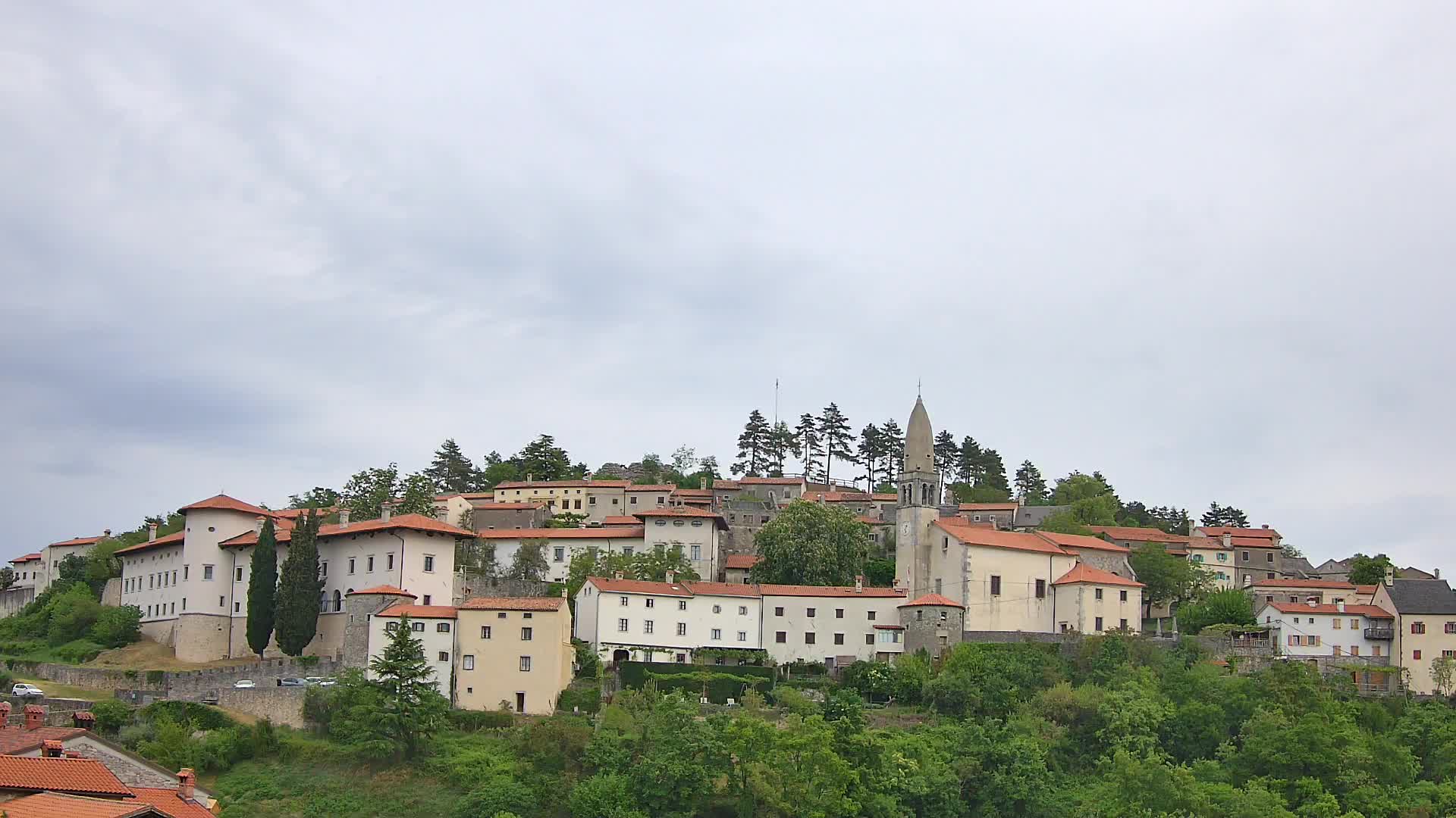 Štanjel v Živo: Odkrijte Srce Krasa