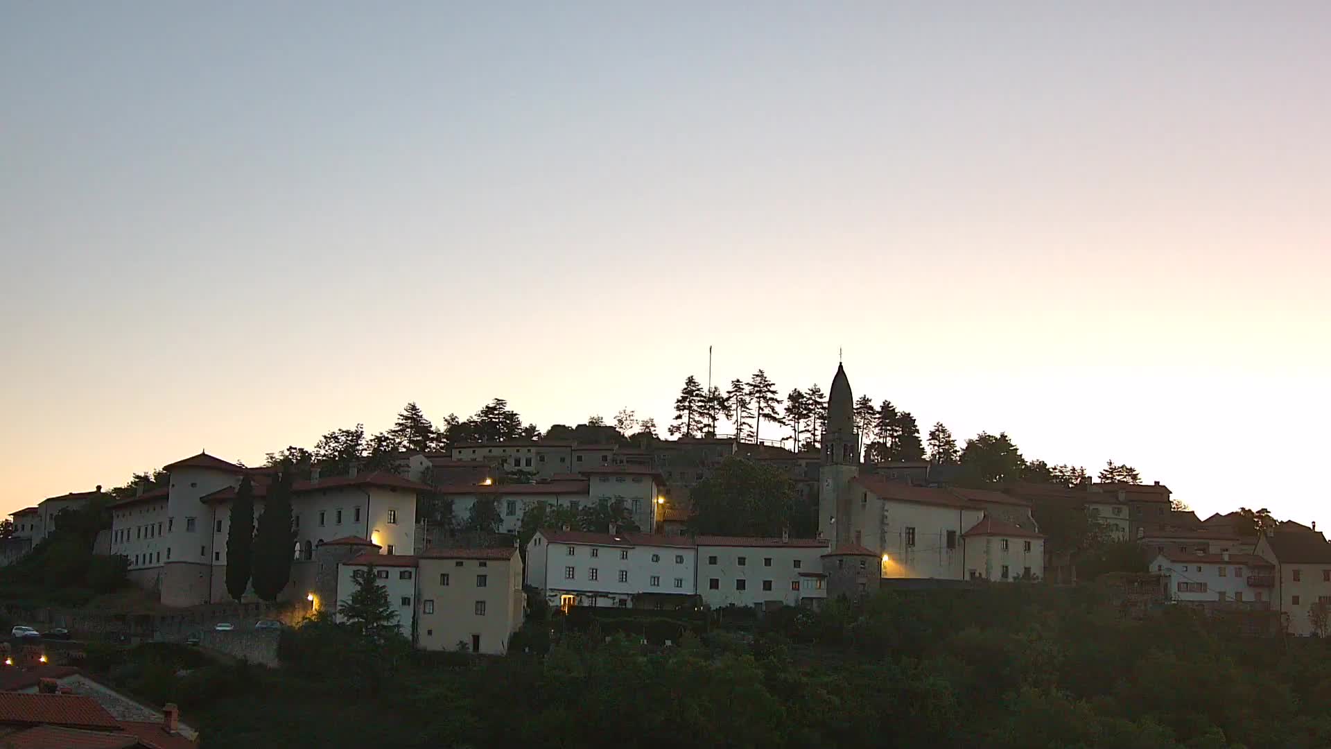 Štanjel v Živo: Odkrijte Srce Krasa