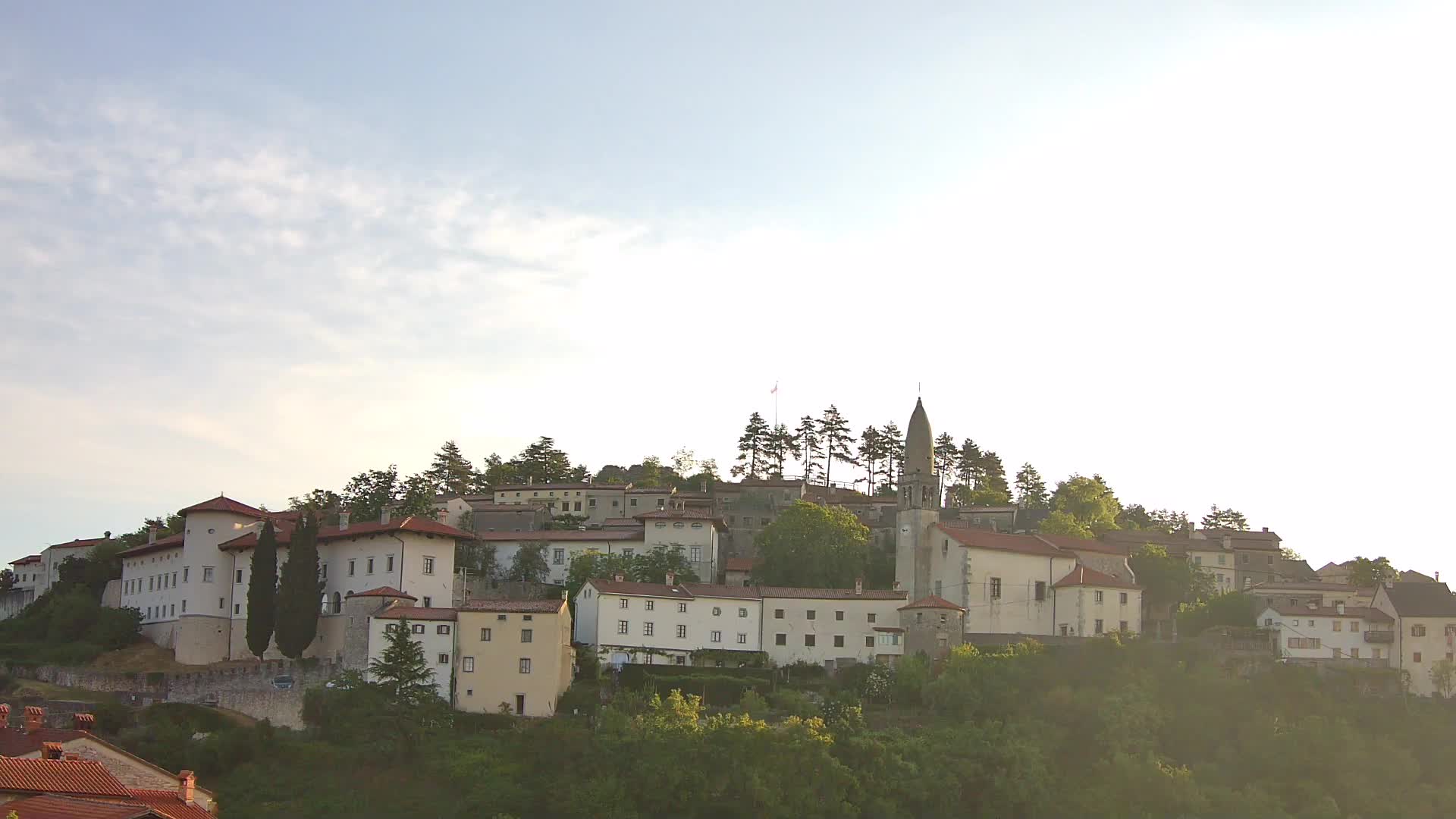 Štanjel v Živo: Odkrijte Srce Krasa