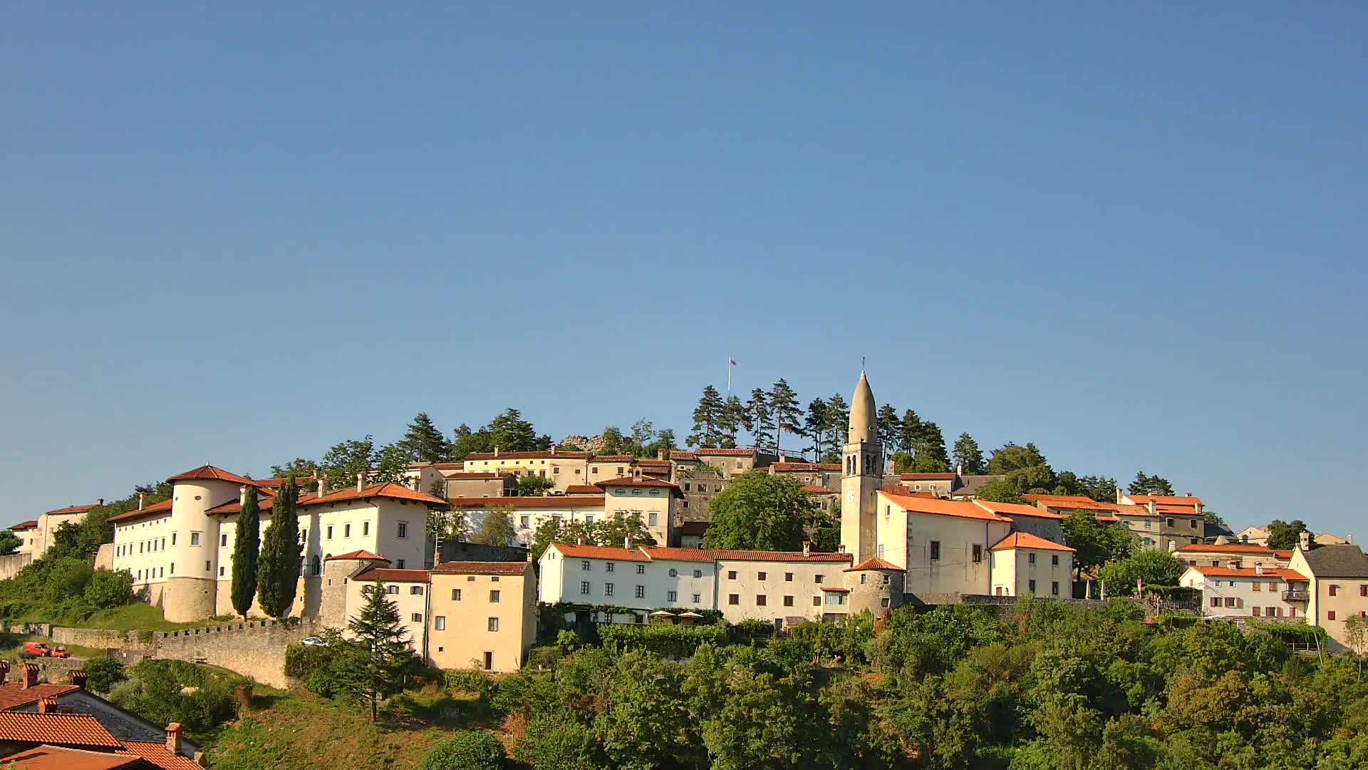 Štanjel v Živo: Odkrijte Srce Krasa