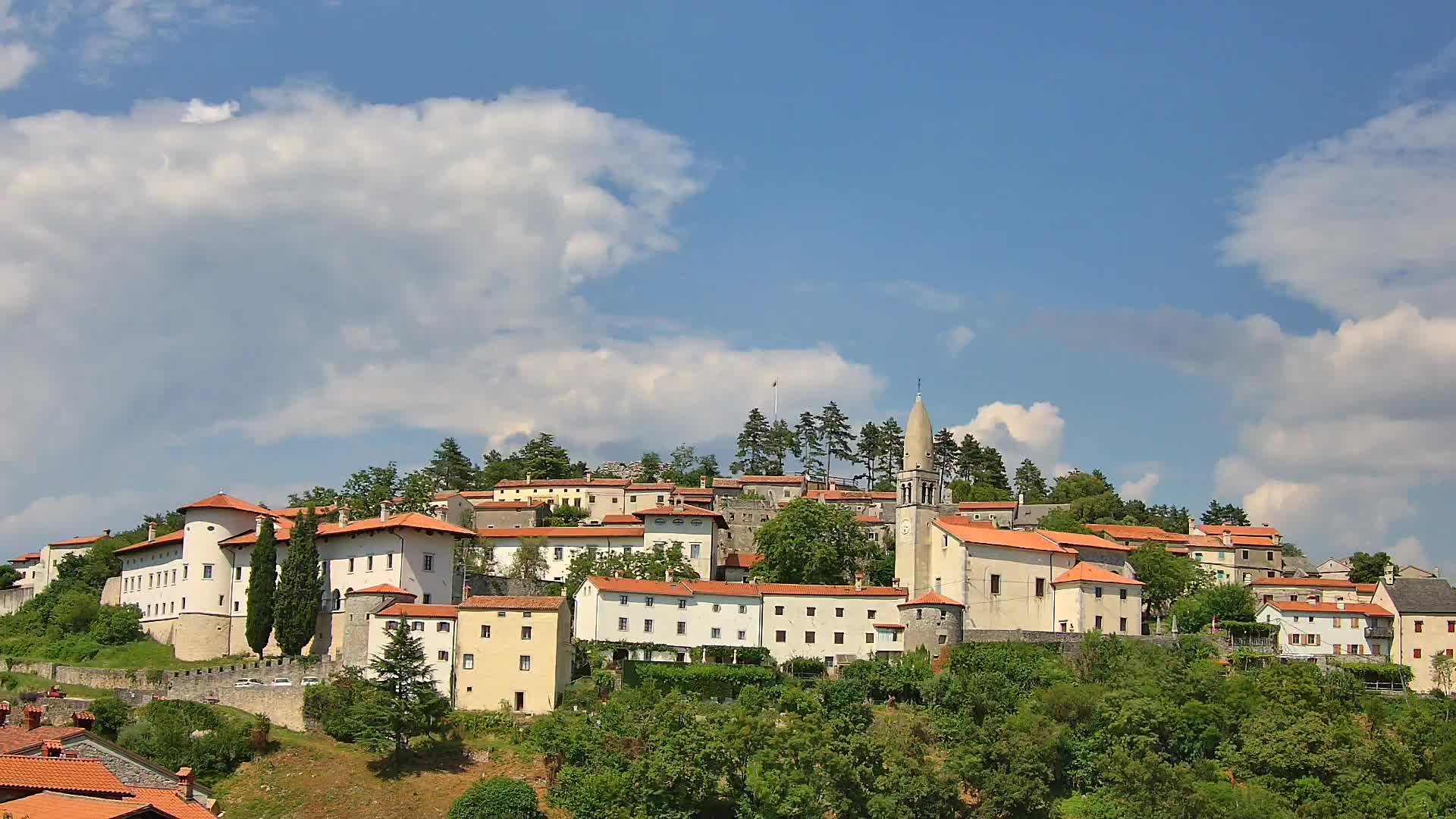 Štanjel v Živo: Odkrijte Srce Krasa
