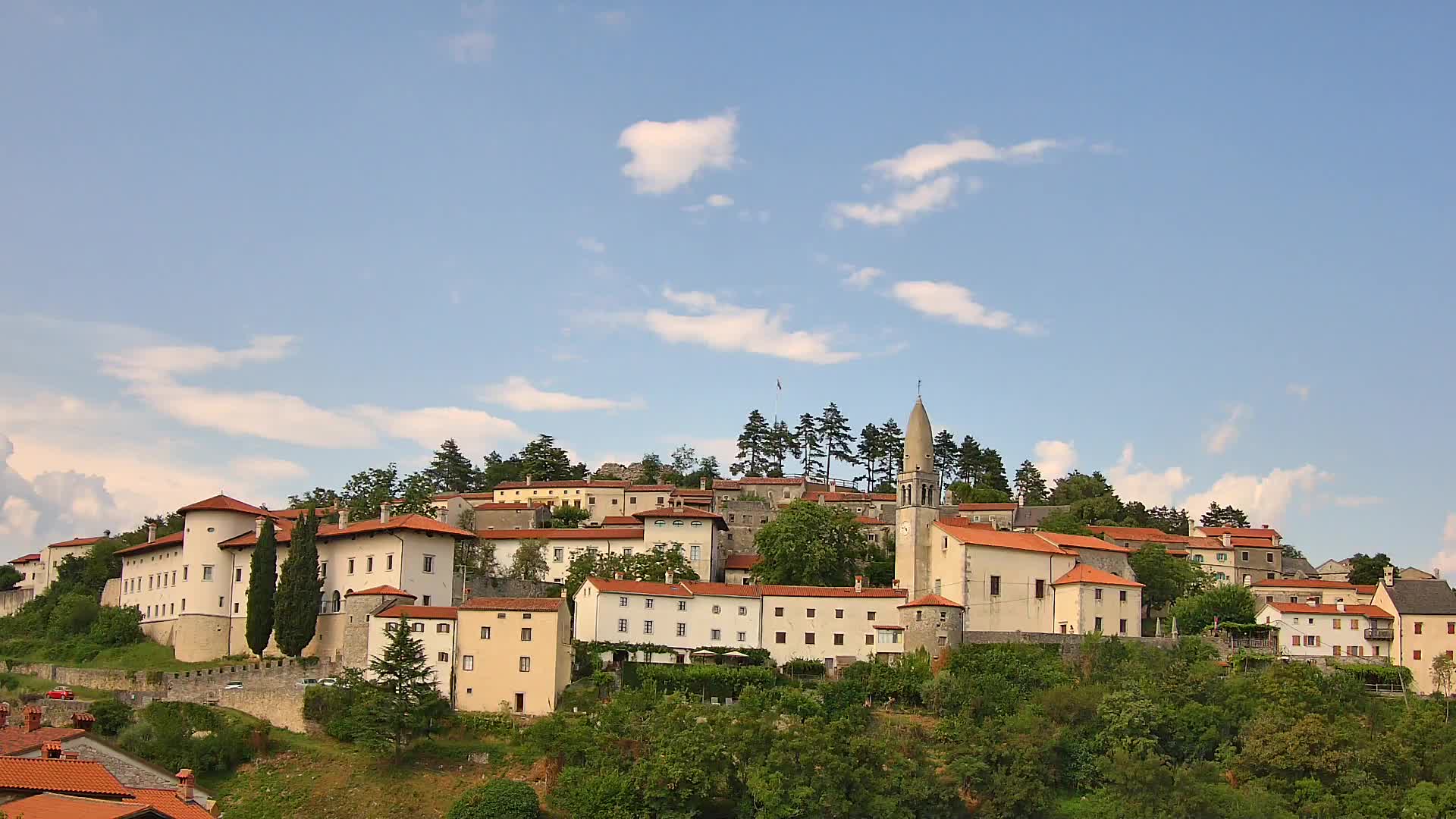 Štanjel v Živo: Odkrijte Srce Krasa