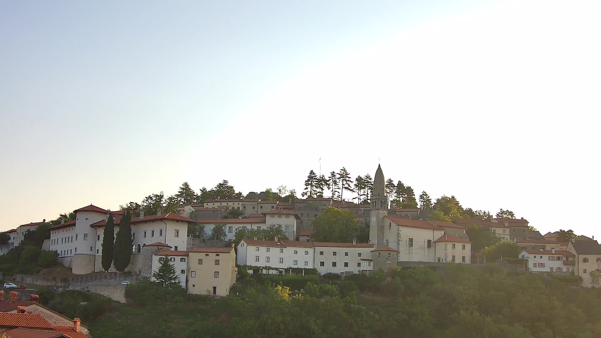 Štanjel v Živo: Odkrijte Srce Krasa