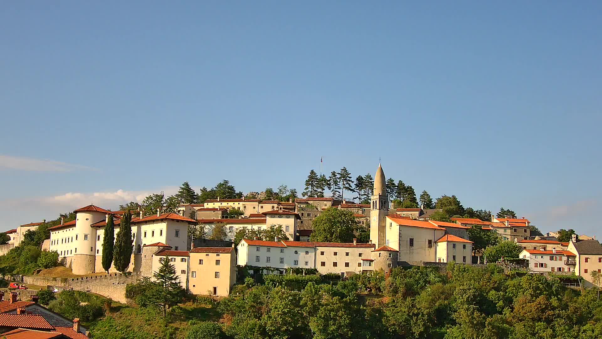 Štanjel v Živo: Odkrijte Srce Krasa