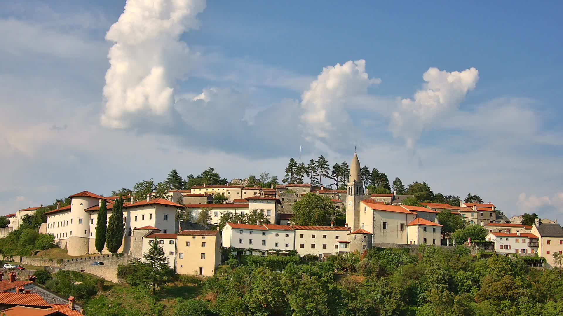 Štanjel v Živo: Odkrijte Srce Krasa