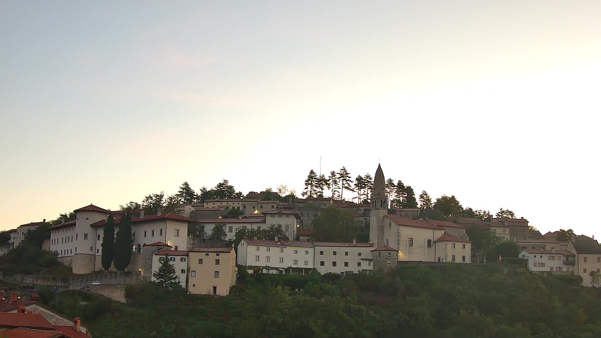 Štanjel v Živo: Odkrijte Srce Krasa