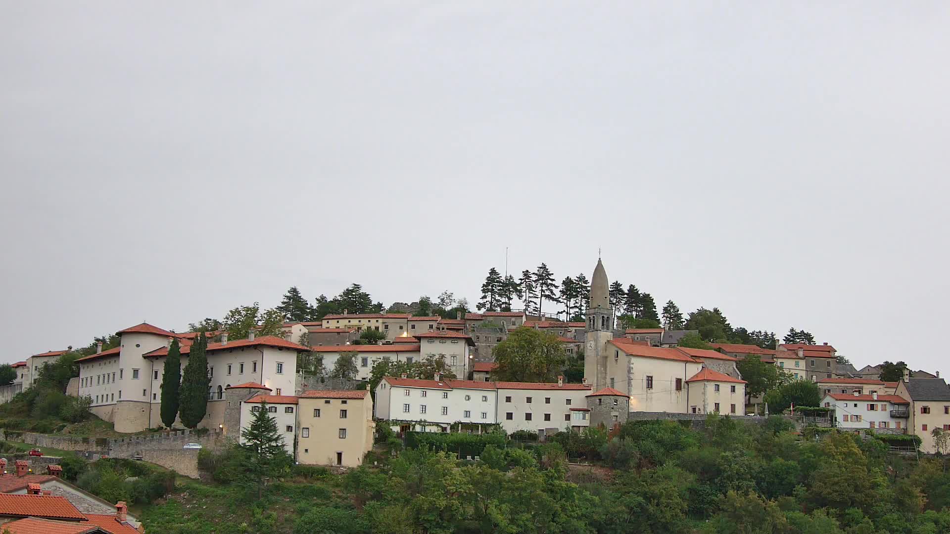Štanjel v Živo: Odkrijte Srce Krasa