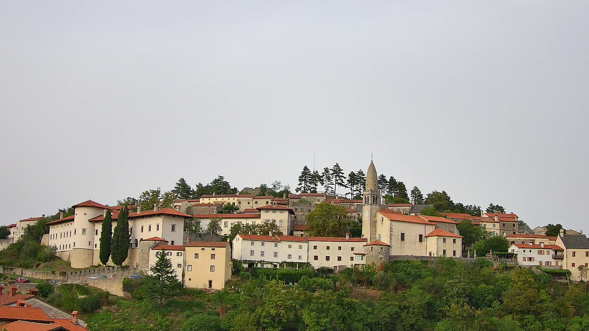 Štanjel v Živo: Odkrijte Srce Krasa