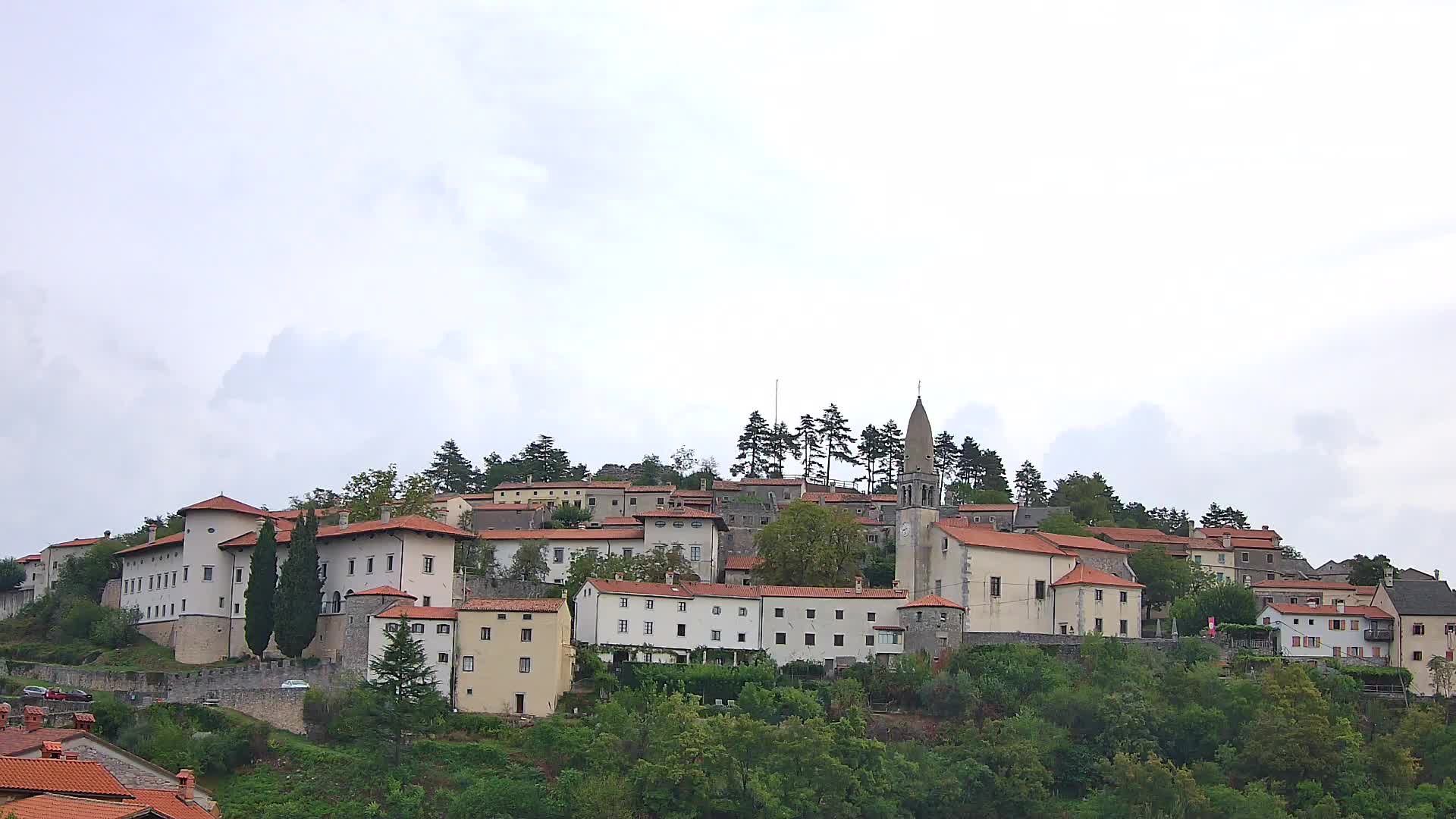 Štanjel v Živo: Odkrijte Srce Krasa