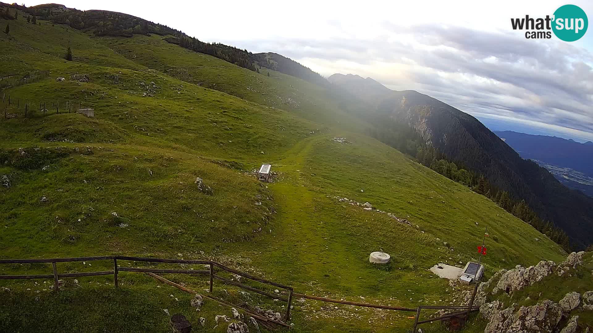 Struška nad Jesenicami spletna kamera planina Svečica (Belška planina) – Karavanke
