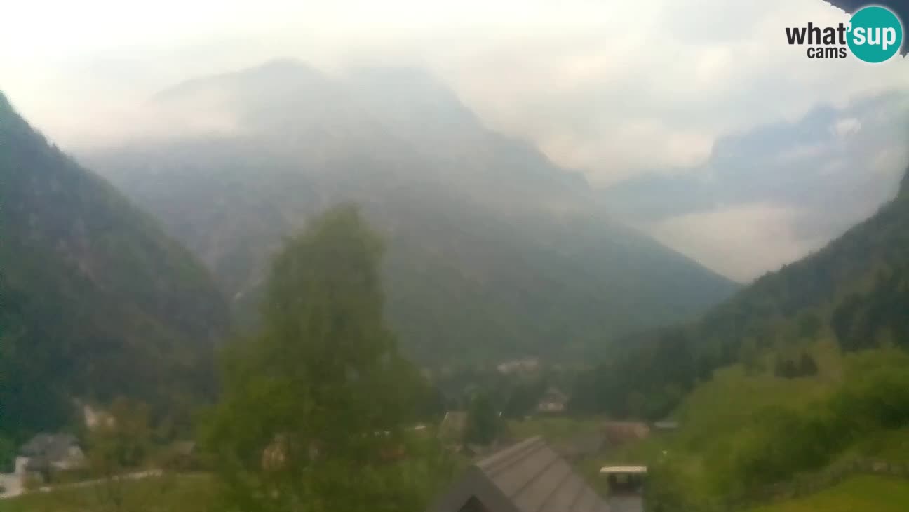 Webcam Trenta – View of Šplevt, Pihavec and Prisojnik