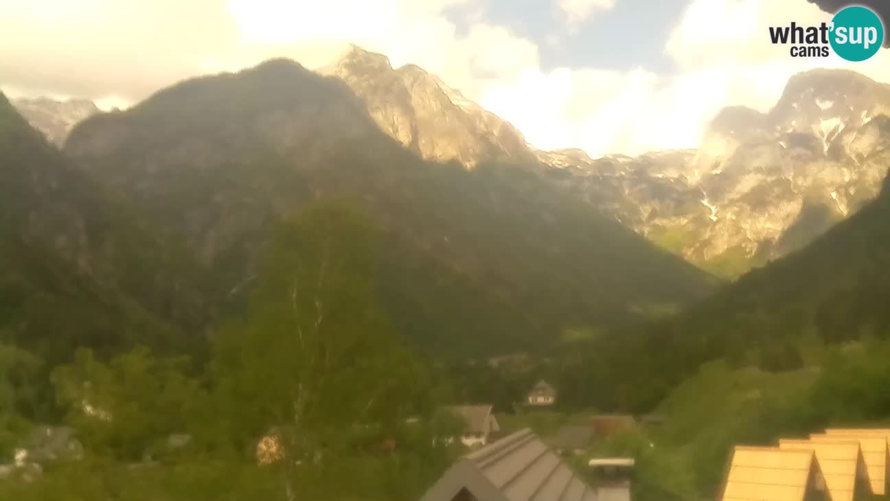 Web kamera Trenta – Pogled na Šplevt, Pihavec i Prisojnik