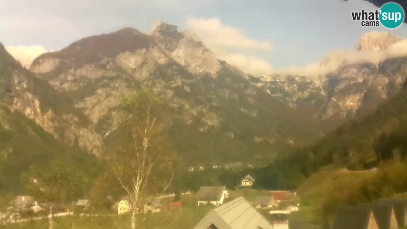 Webcam Trenta – View of Šplevt, Pihavec and Prisojnik