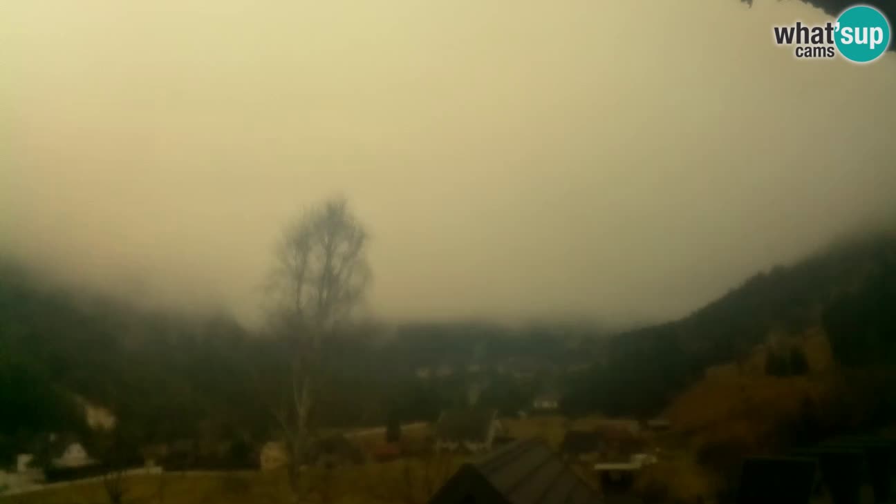 Webcam Trenta – View of Šplevt, Pihavec and Prisojnik