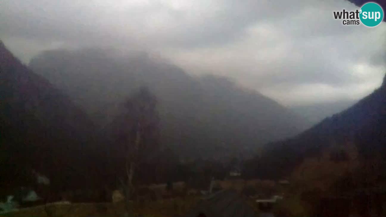 Webcam Trenta – View of Šplevt, Pihavec and Prisojnik