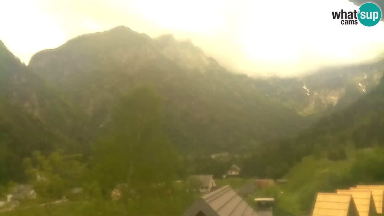 Webcam Trenta – View of Šplevt, Pihavec and Prisojnik
