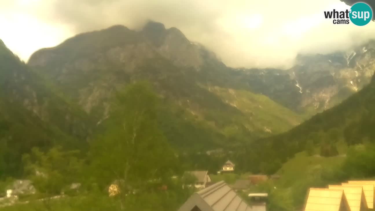 Spletna kamera Trenta – Pogled na Šplevt, Pihavec in Prisojnik