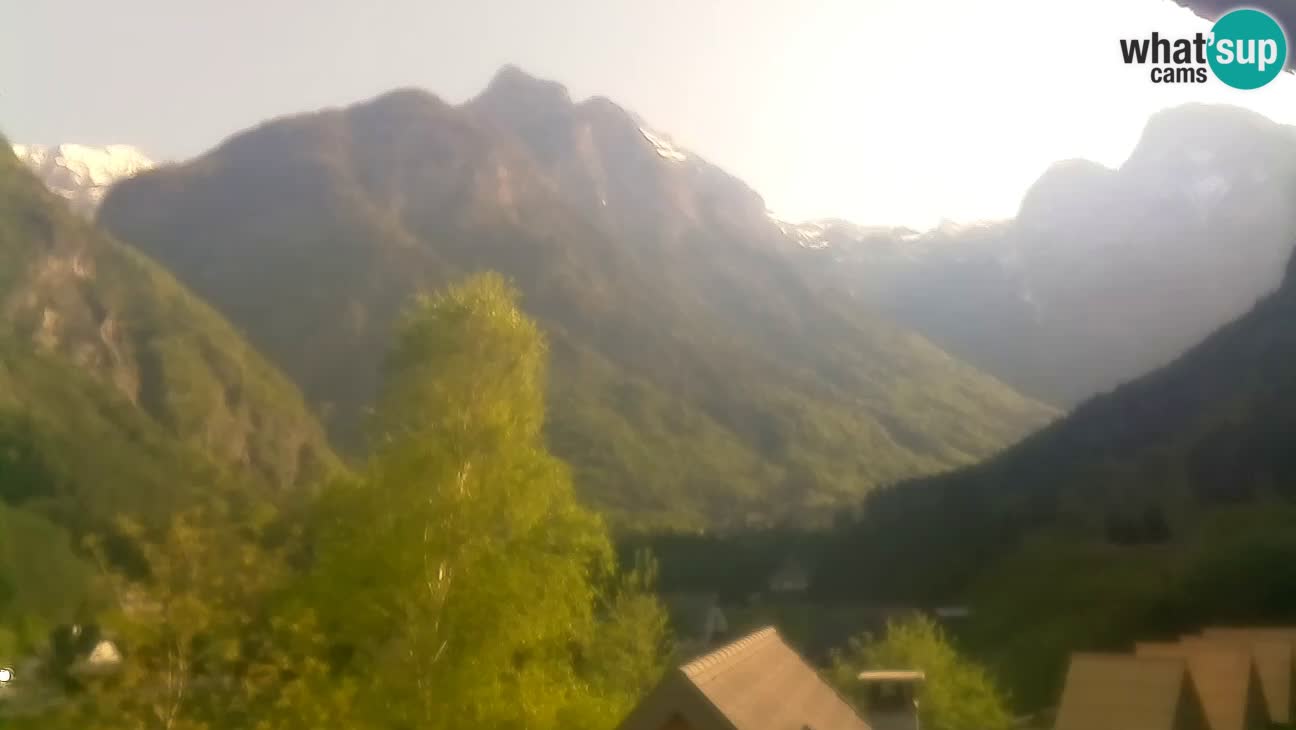 Spletna kamera Trenta – Pogled na Šplevt, Pihavec in Prisojnik
