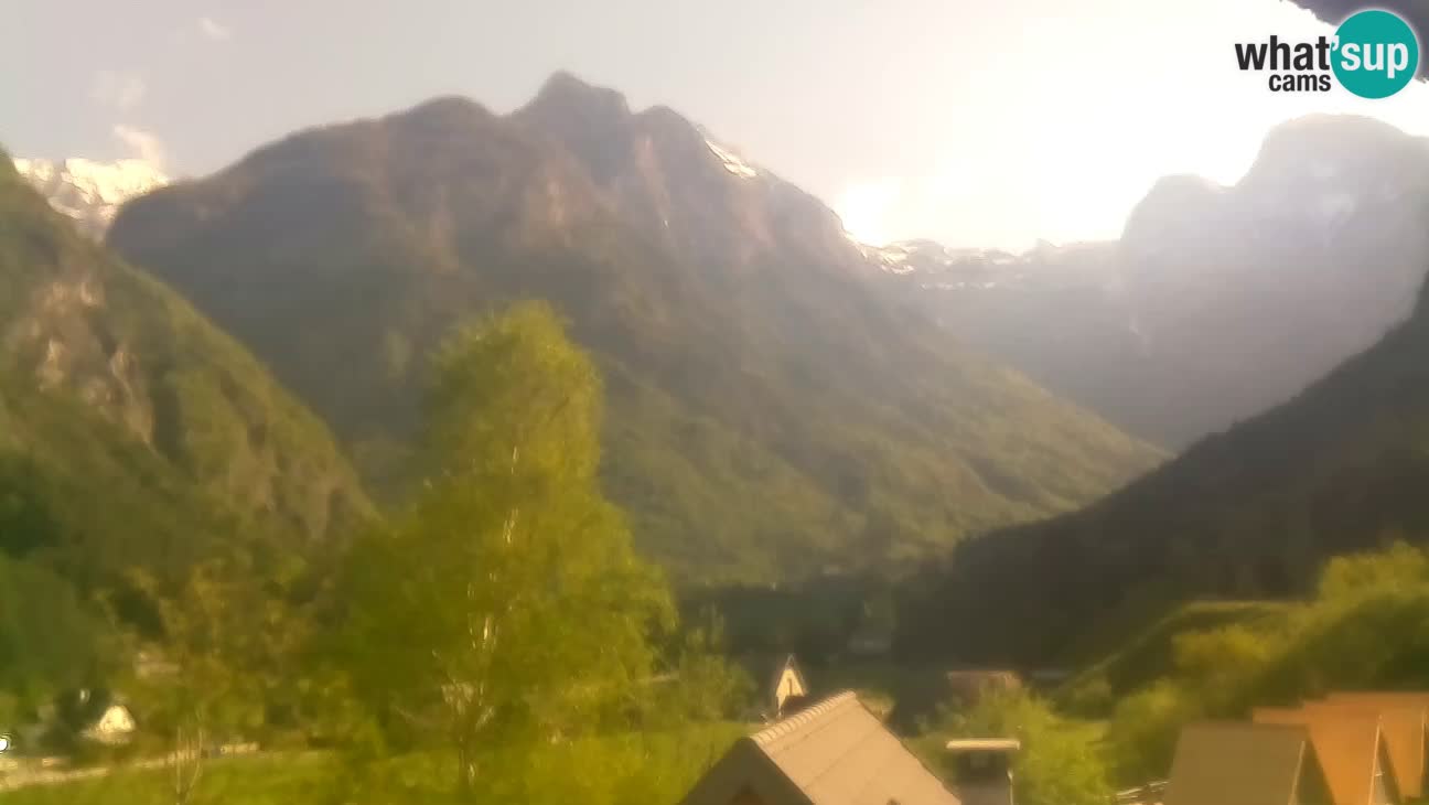 Spletna kamera Trenta – Pogled na Šplevt, Pihavec in Prisojnik