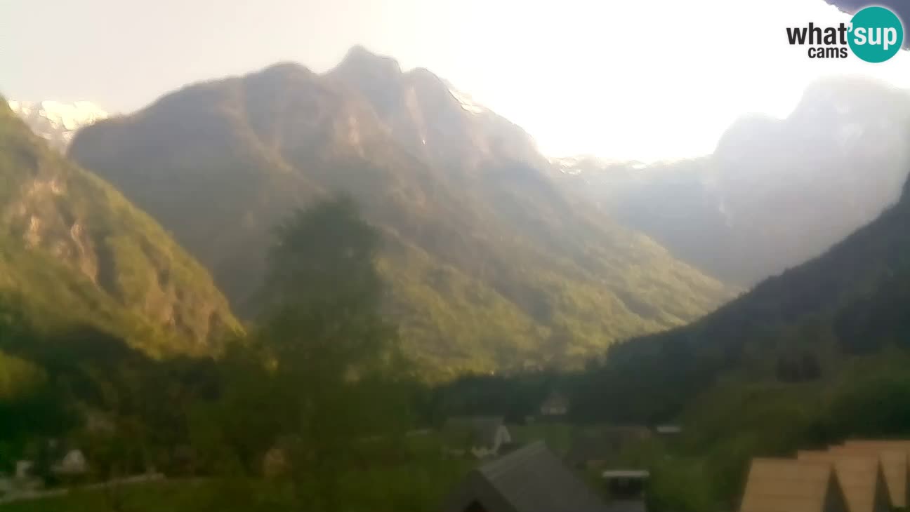 Webcam Trenta – View of Šplevt, Pihavec and Prisojnik