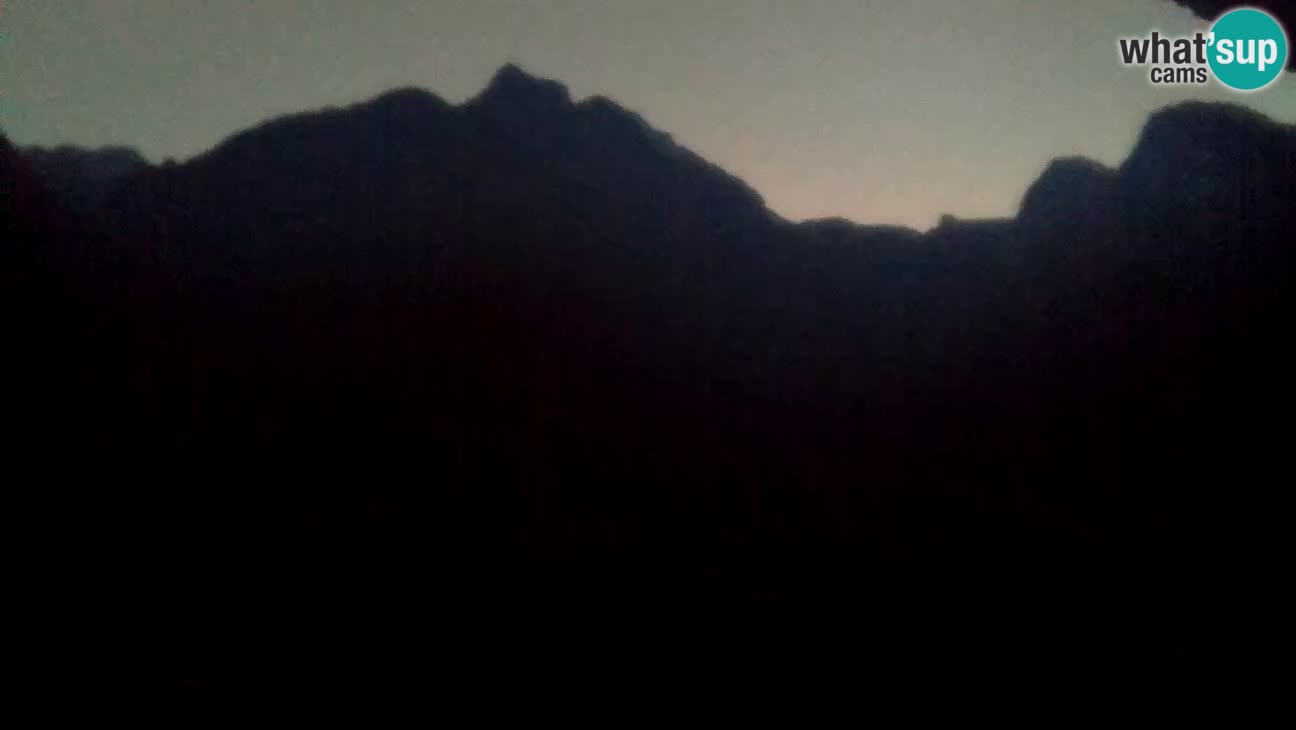 Webcam Trenta – View of Šplevt, Pihavec and Prisojnik