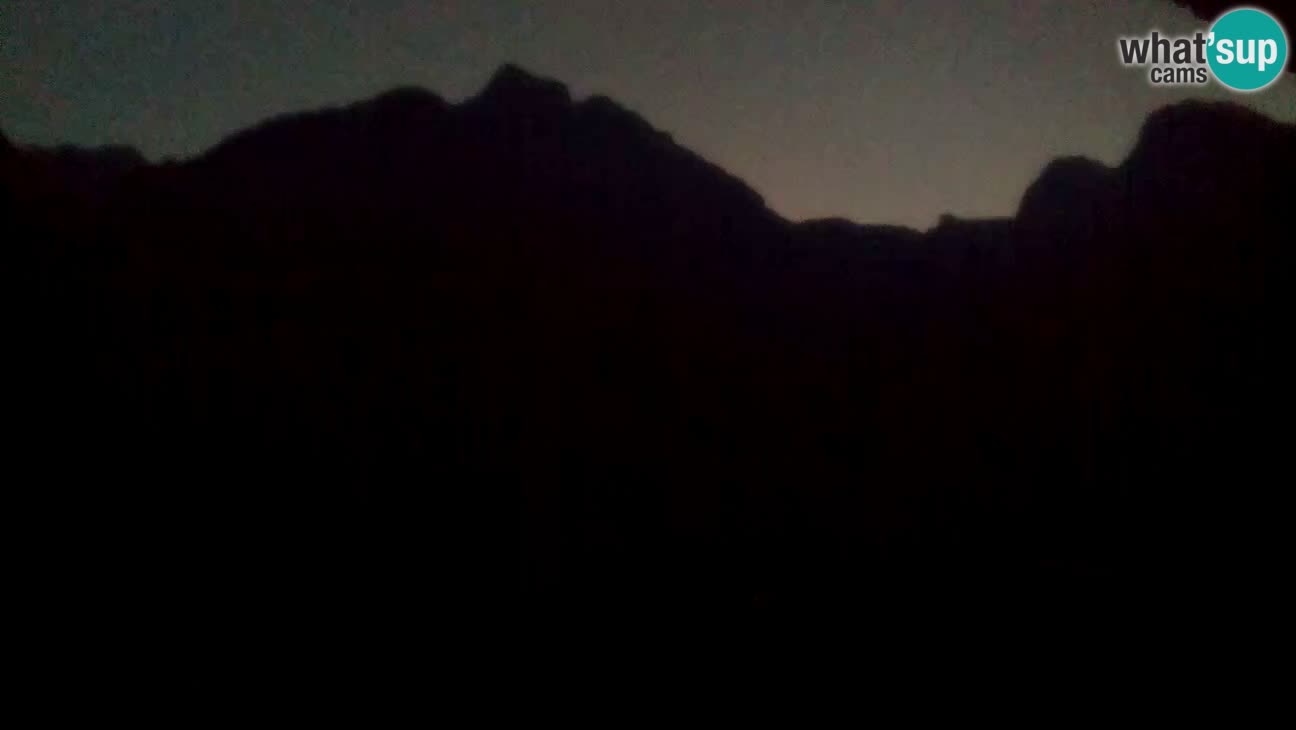 Webcam Trenta – View of Šplevt, Pihavec and Prisojnik