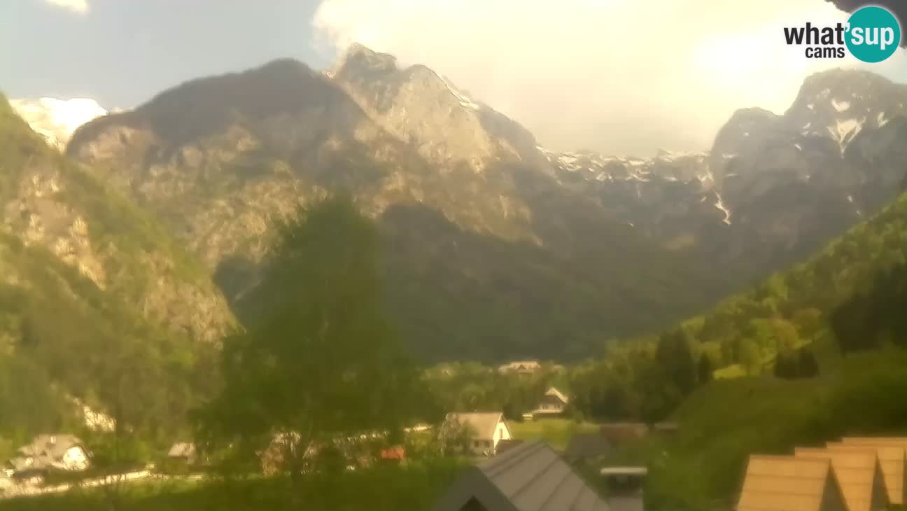 Spletna kamera Trenta – Pogled na Šplevt, Pihavec in Prisojnik