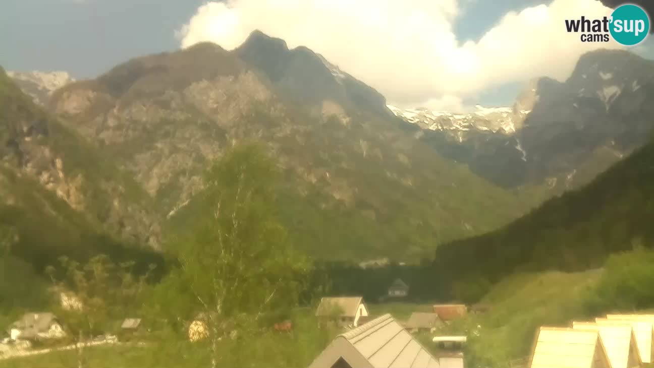 Spletna kamera Trenta – Pogled na Šplevt, Pihavec in Prisojnik