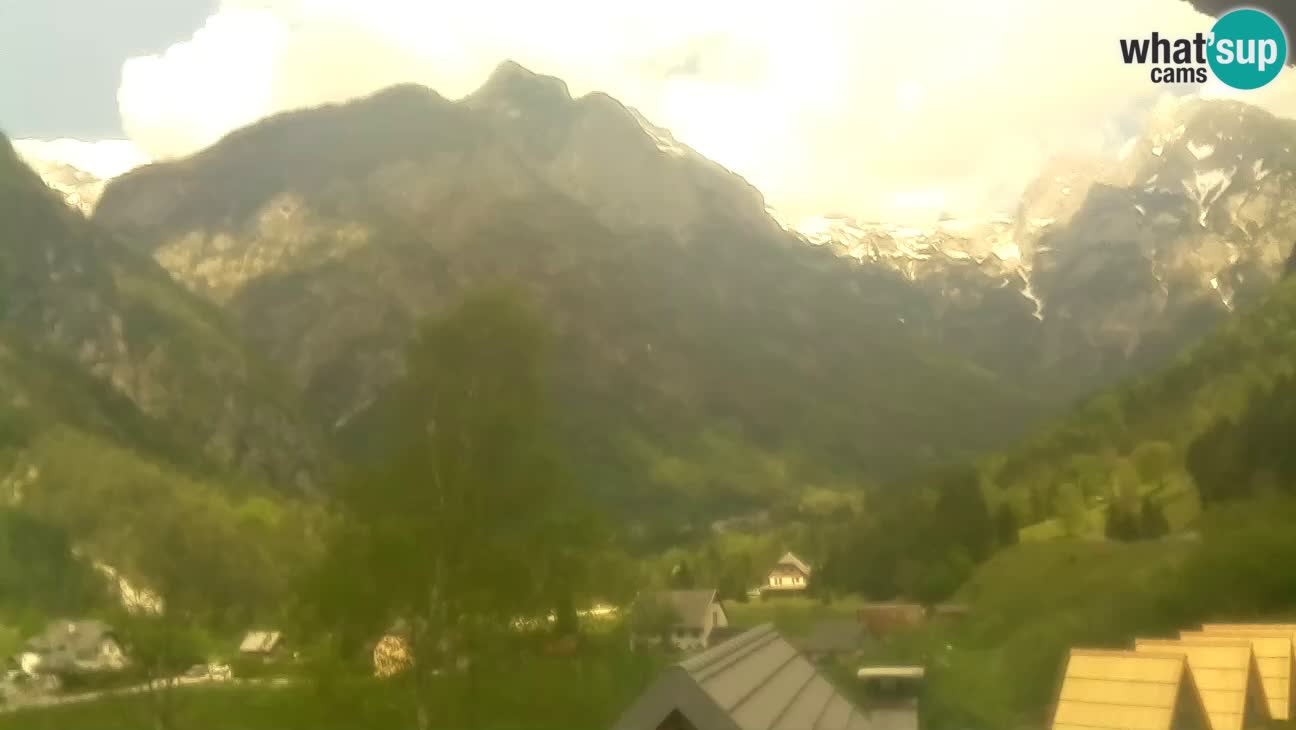 Spletna kamera Trenta – Pogled na Šplevt, Pihavec in Prisojnik