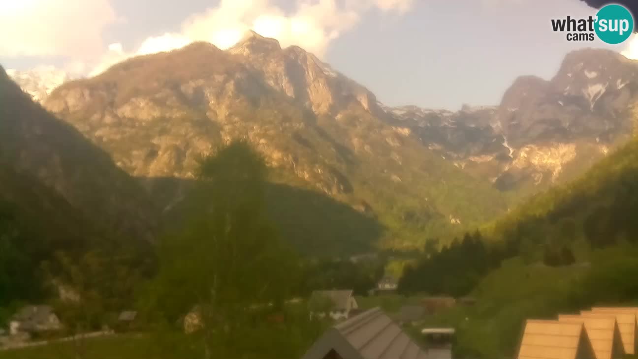 Web kamera Trenta – Pogled na Šplevt, Pihavec i Prisojnik
