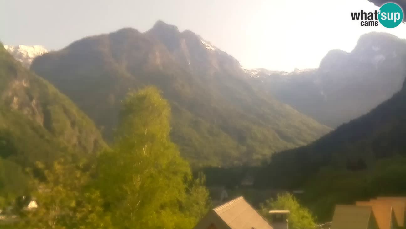 Spletna kamera Trenta – Pogled na Šplevt, Pihavec in Prisojnik