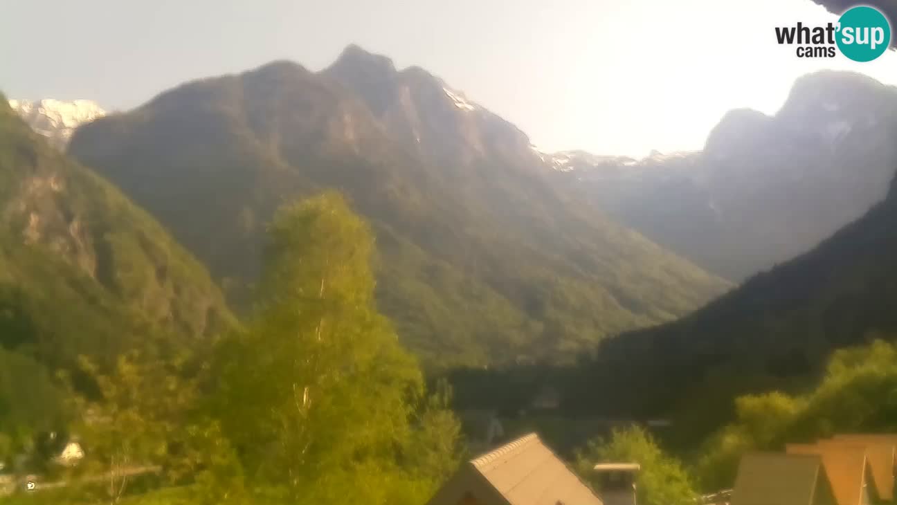 Webcam Trenta – View of Šplevt, Pihavec and Prisojnik