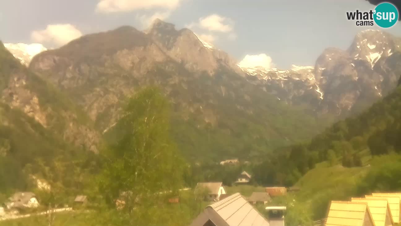 Webcam Trenta – View of Šplevt, Pihavec and Prisojnik