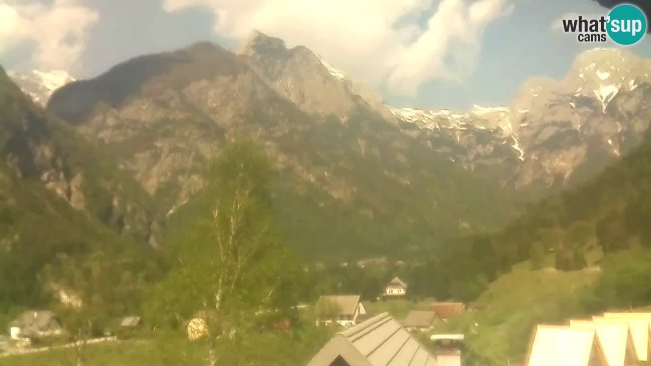 Spletna kamera Trenta – Pogled na Šplevt, Pihavec in Prisojnik
