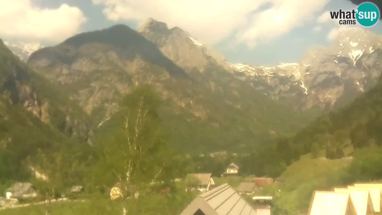 Spletna kamera Trenta – Pogled na Šplevt, Pihavec in Prisojnik