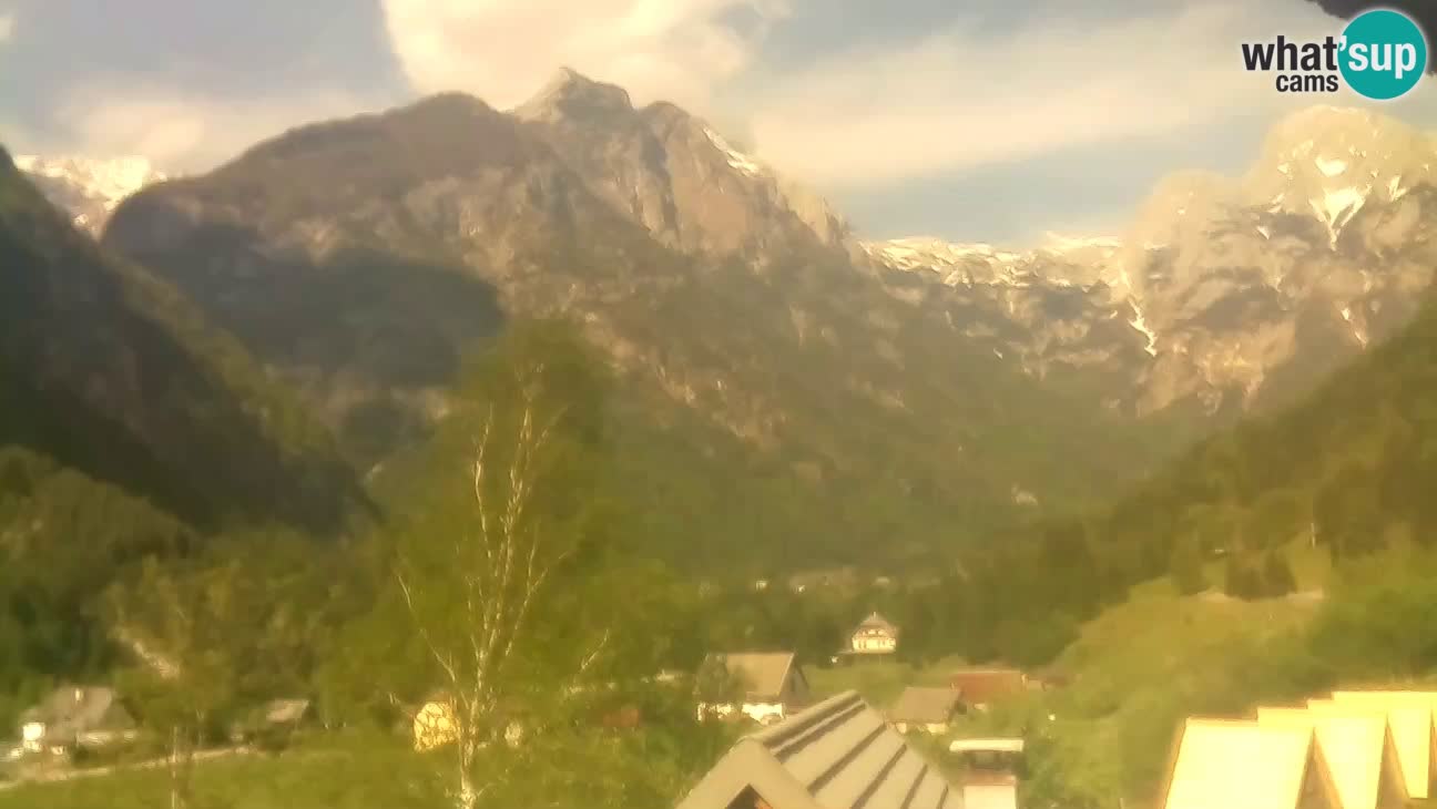 Spletna kamera Trenta – Pogled na Šplevt, Pihavec in Prisojnik