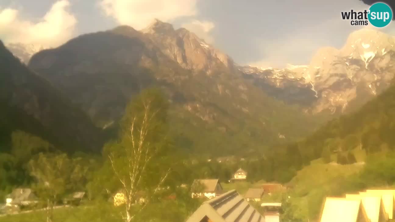 Spletna kamera Trenta – Pogled na Šplevt, Pihavec in Prisojnik