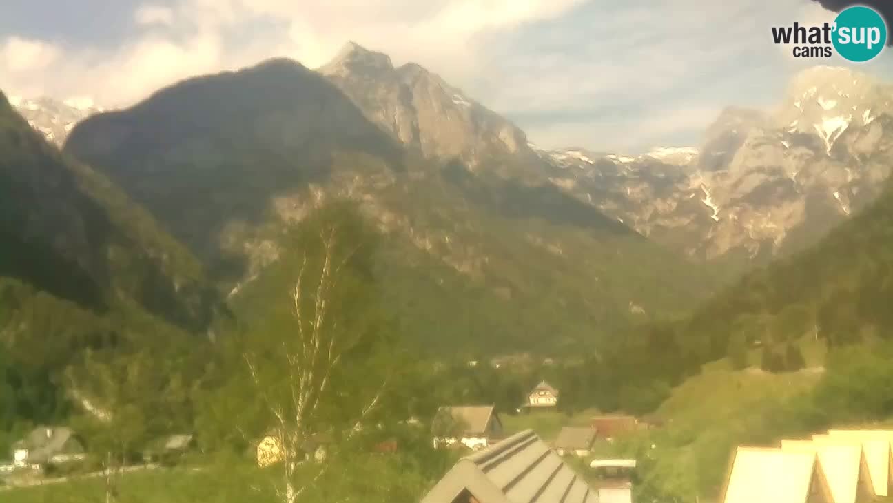 Spletna kamera Trenta – Pogled na Šplevt, Pihavec in Prisojnik