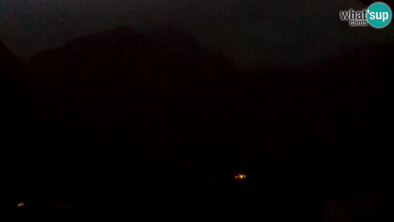 Webcam Trenta – View of Šplevt, Pihavec and Prisojnik