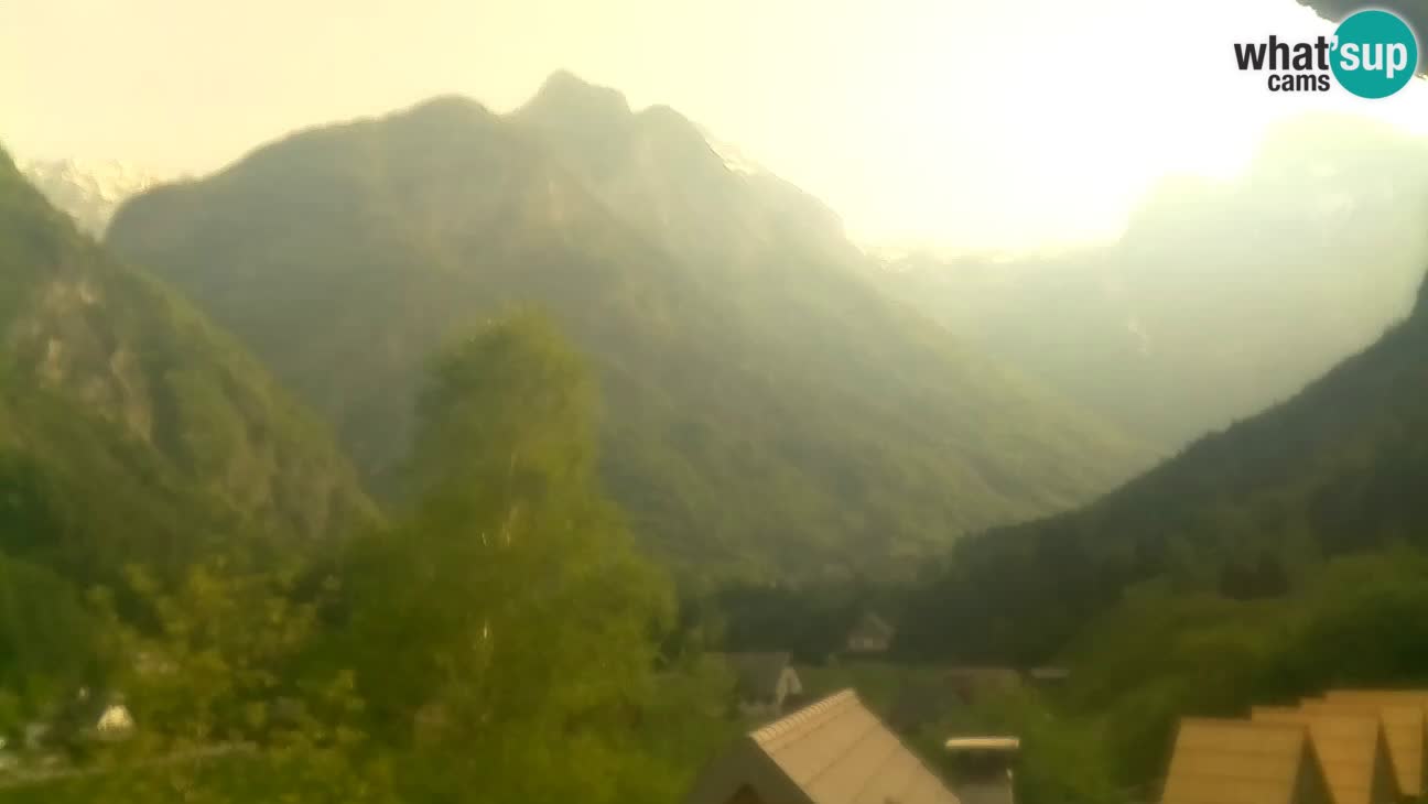 Webcam Trenta – View of Šplevt, Pihavec and Prisojnik