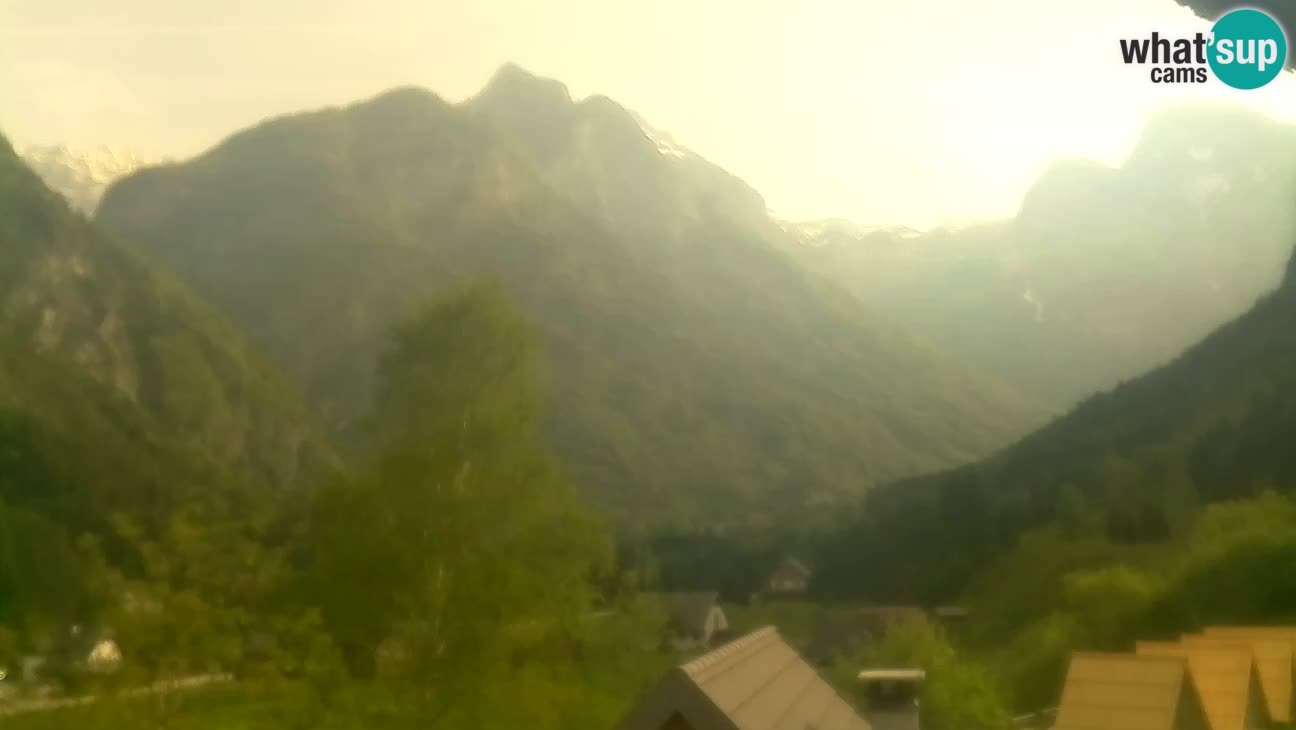 Webcam Trenta – View of Šplevt, Pihavec and Prisojnik