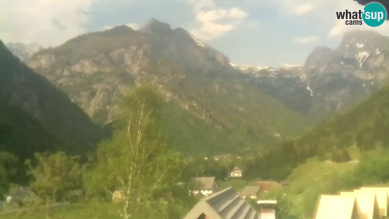 Webcam Trenta – View of Šplevt, Pihavec and Prisojnik
