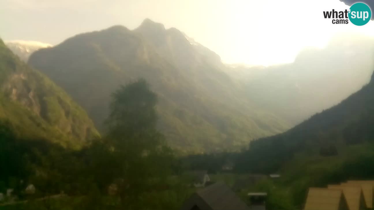 Webcam Trenta – View of Šplevt, Pihavec and Prisojnik