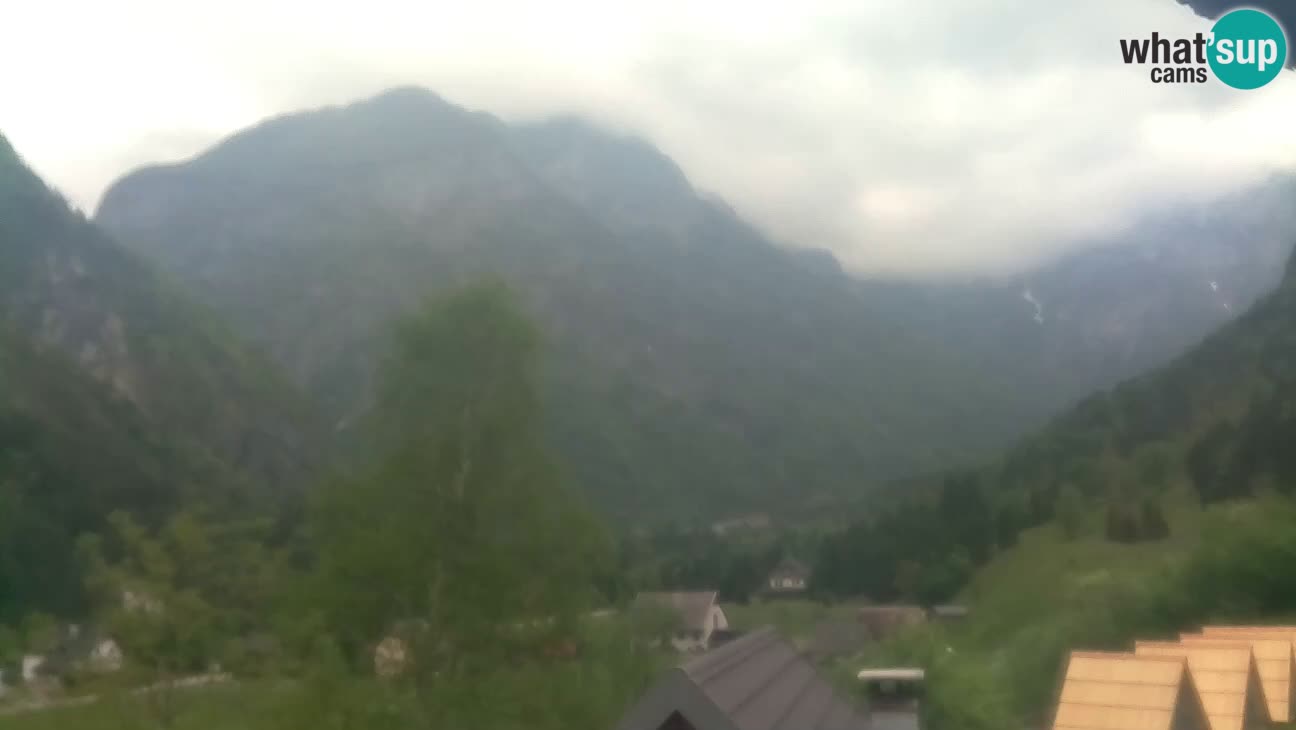 Spletna kamera Trenta – Pogled na Šplevt, Pihavec in Prisojnik