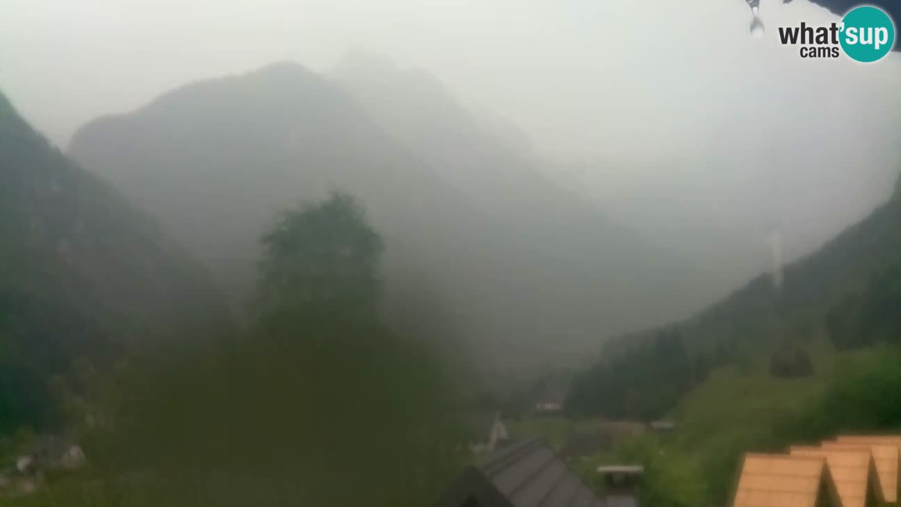Webcam Trenta – View of Šplevt, Pihavec and Prisojnik