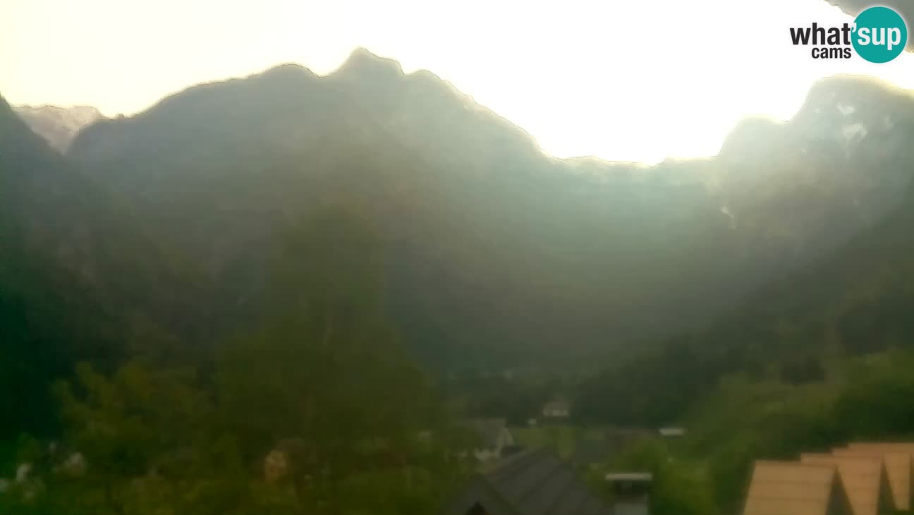 Webcam Trenta – View of Šplevt, Pihavec and Prisojnik