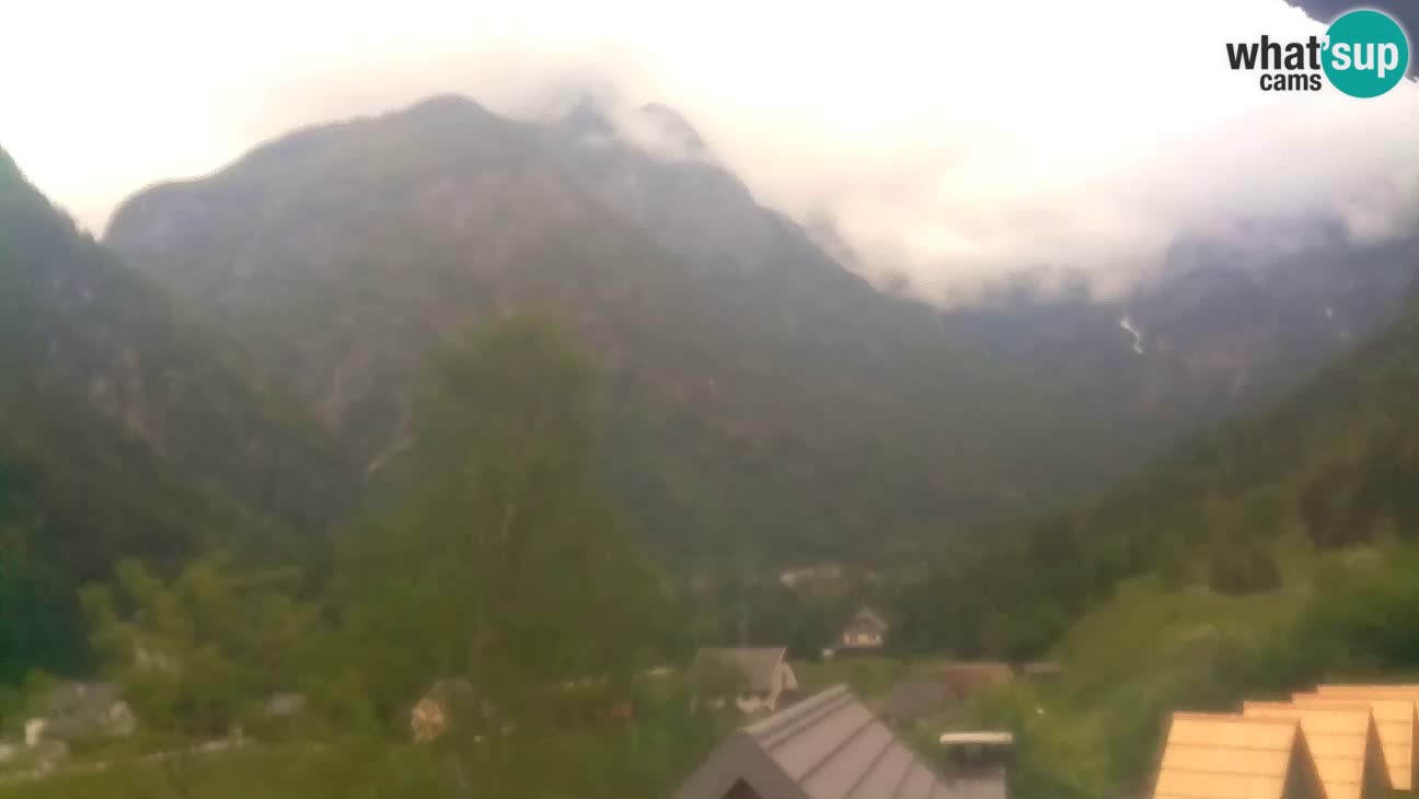 Spletna kamera Trenta – Pogled na Šplevt, Pihavec in Prisojnik